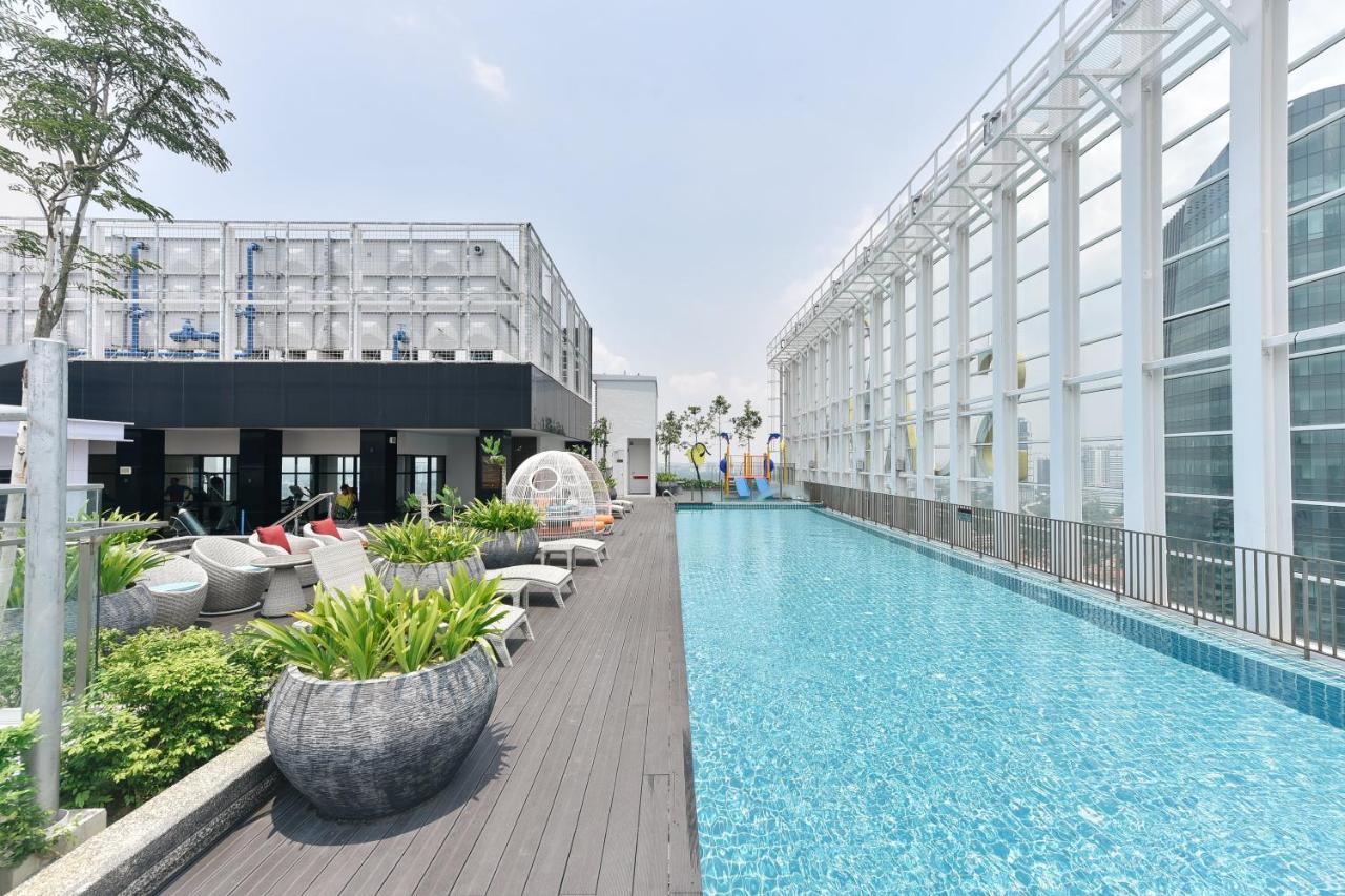 Suasana Private Suites By Subhome Johor Bahru Esterno foto